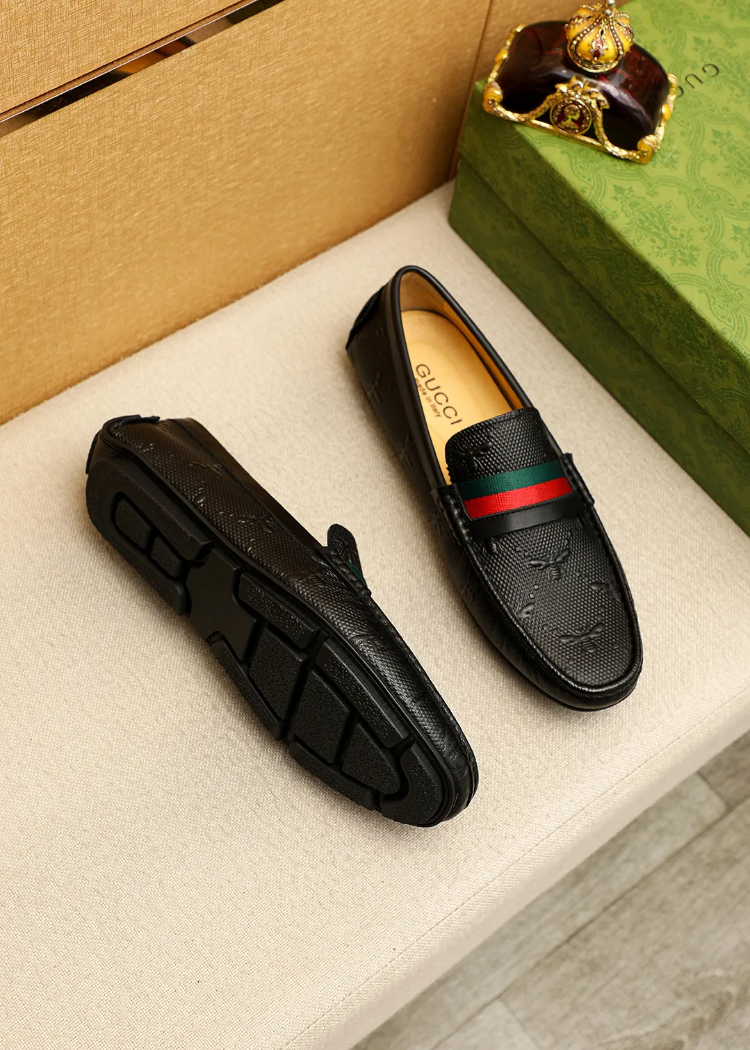 Men's shoes 💰380 💐 Product trademark: GUCCI "Gucci" Doudou shoes Regular size: 38-44 (45.46.47🉑️Customized) Product materials: Selected imported first-layer calfskin embossed upper, imported pig 🐖 leather lining. Strong three-dimensional visual effect, original outsole color: 1⃣️color optional